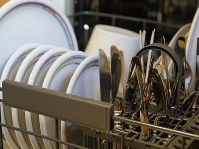 Vaatwasser schoonmaken: stappenplan & 10 tips