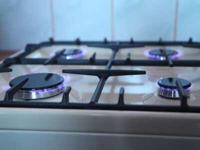 Gasfornuis schoonmaken: stappenplan & 10 tips