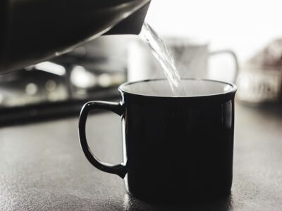 Waterkoker schoonmaken: stappenplan & 10 tips